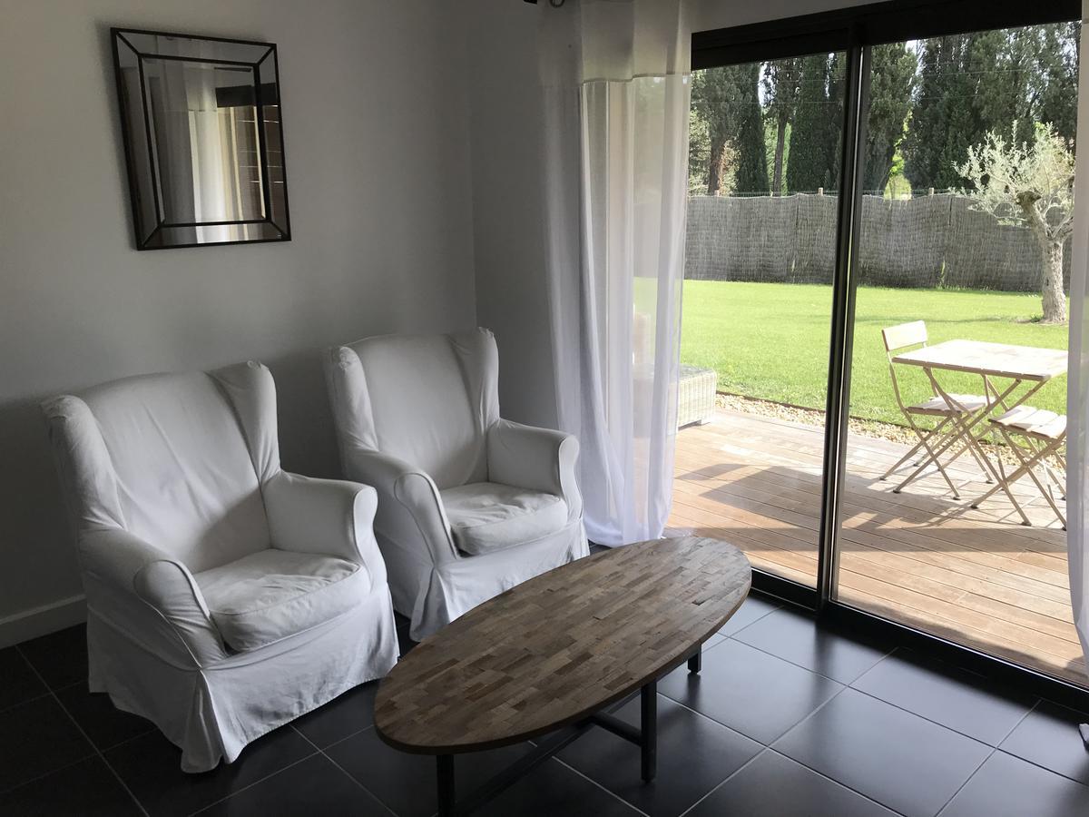 Mas Des Limites Bed and Breakfast Rognonas Esterno foto