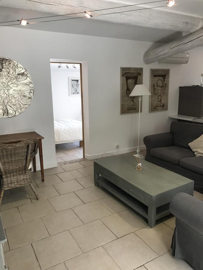Mas Des Limites Bed and Breakfast Rognonas Esterno foto