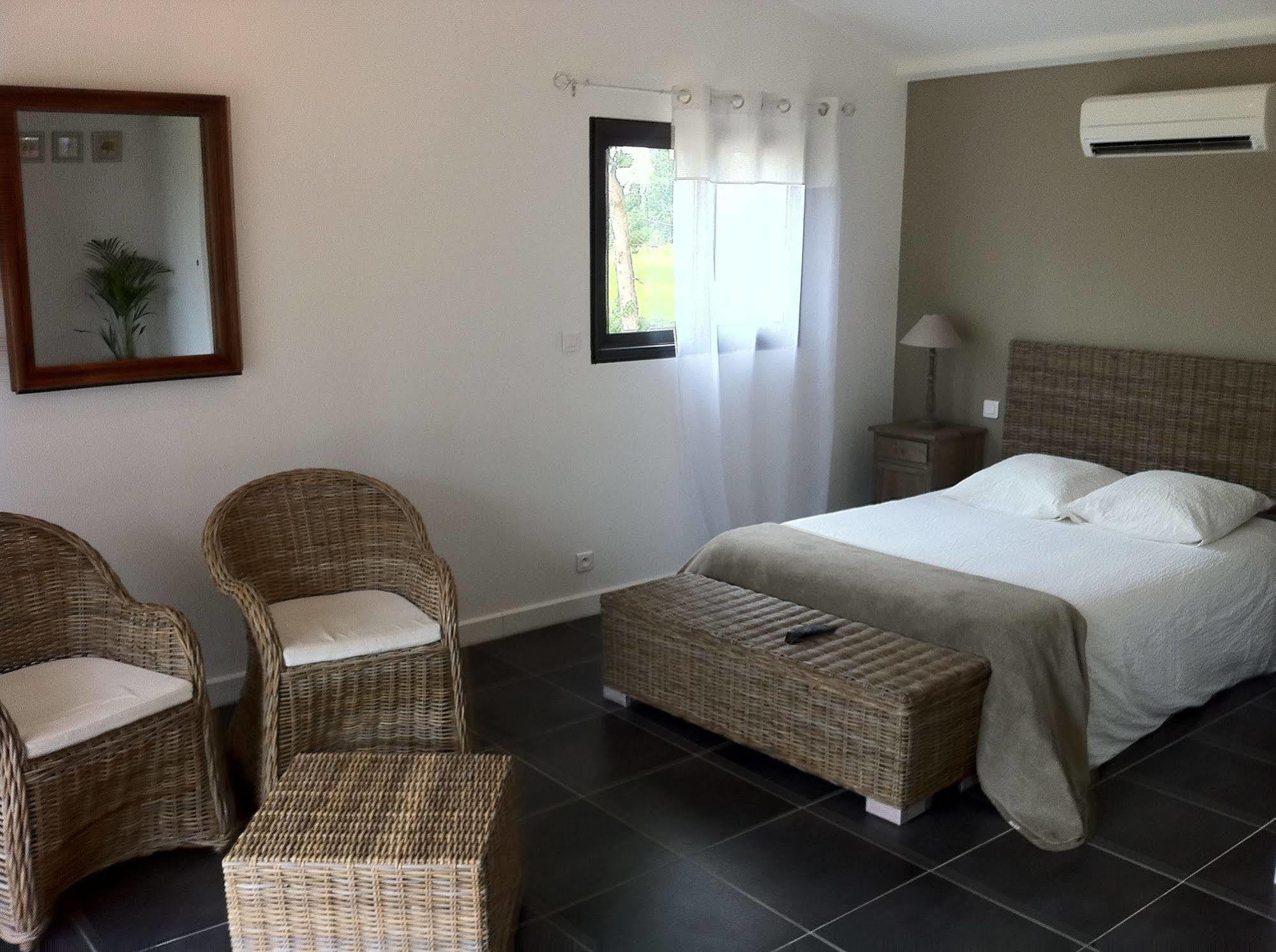 Mas Des Limites Bed and Breakfast Rognonas Esterno foto