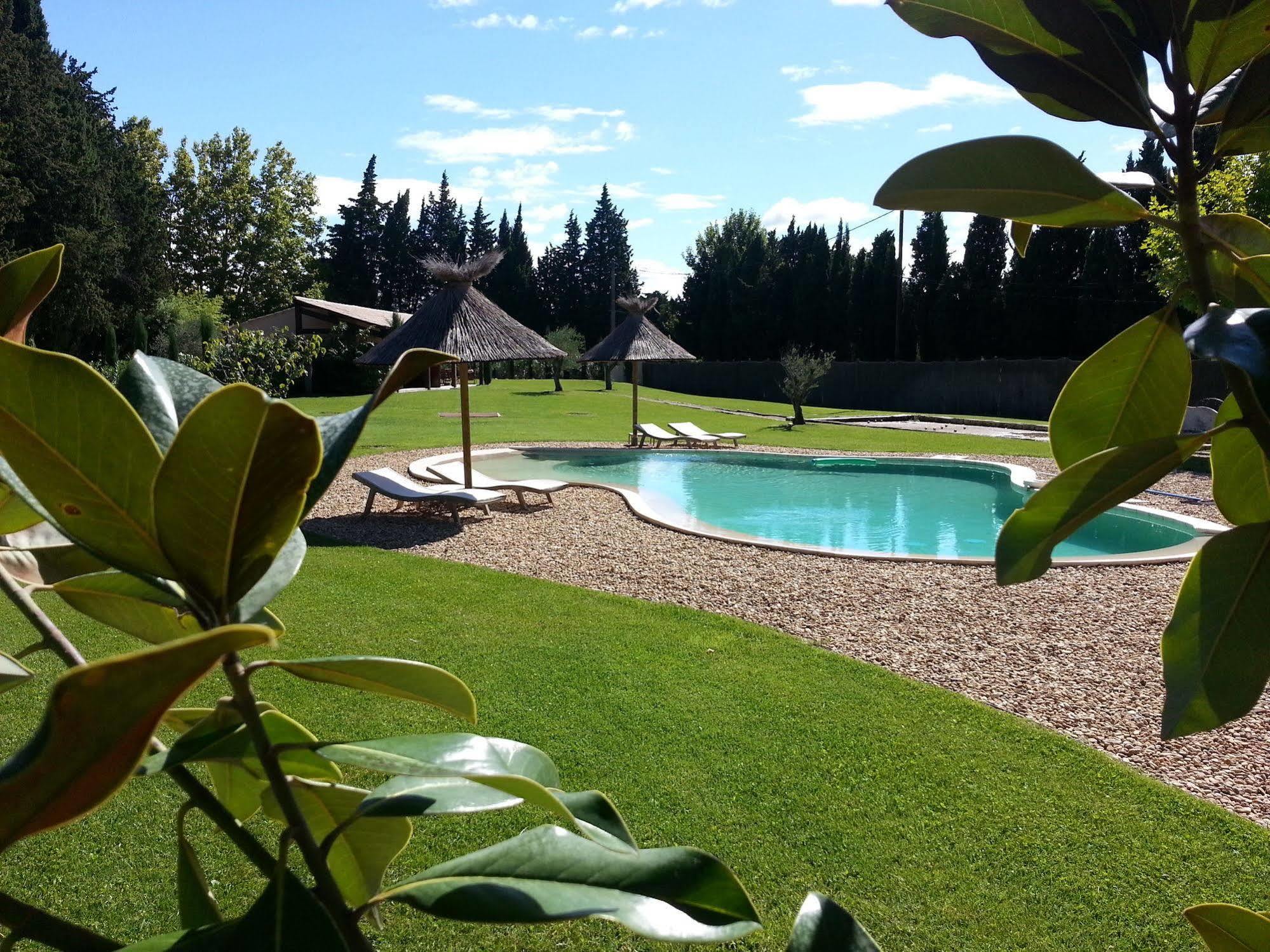 Mas Des Limites Bed and Breakfast Rognonas Esterno foto